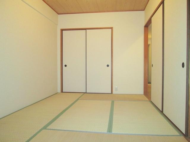 Non-living room. 6 Pledge of is calm Japanese-style room