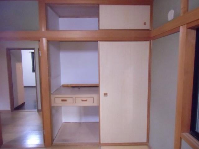 Receipt. Is a Japanese-style room of storage