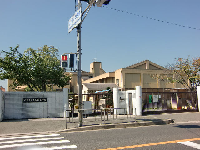 Primary school. 380m until Taisho North Elementary School (Nishikinomoto) (Elementary School)