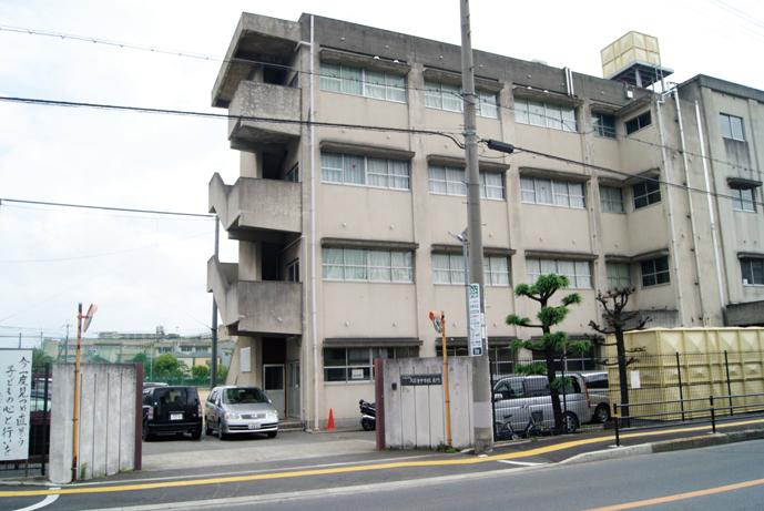 Junior high school. 877m until Yao Municipal Kyuhoji junior high school