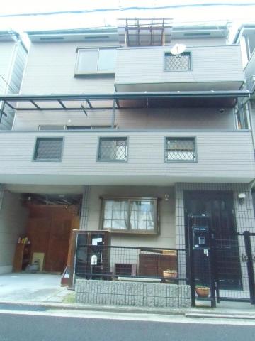 Local appearance photo. Heisei 10 years Built in three-story