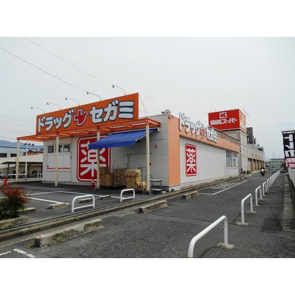 Drug store. Drag Segami Asahigaoka to the store 1087m Segami