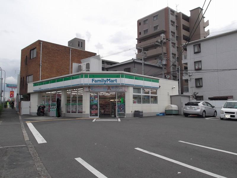 Convenience store. 719m to FamilyMart Yao Takayasu cho shop