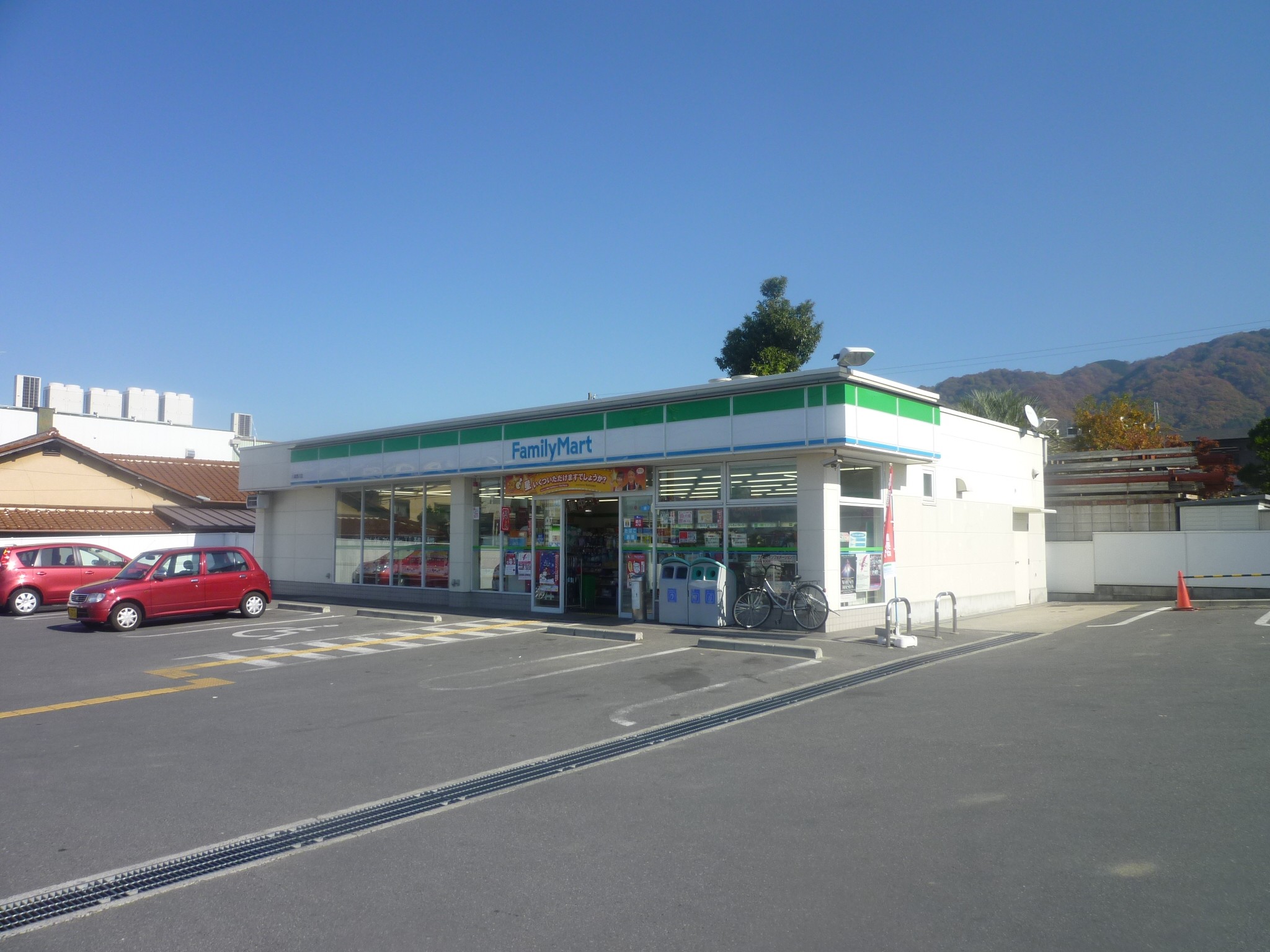 Convenience store. FamilyMart Yao County River store (convenience store) to 580m