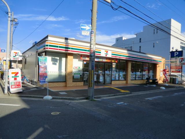 Convenience store. Seven-Eleven Yao light-cho store (convenience store) to 480m