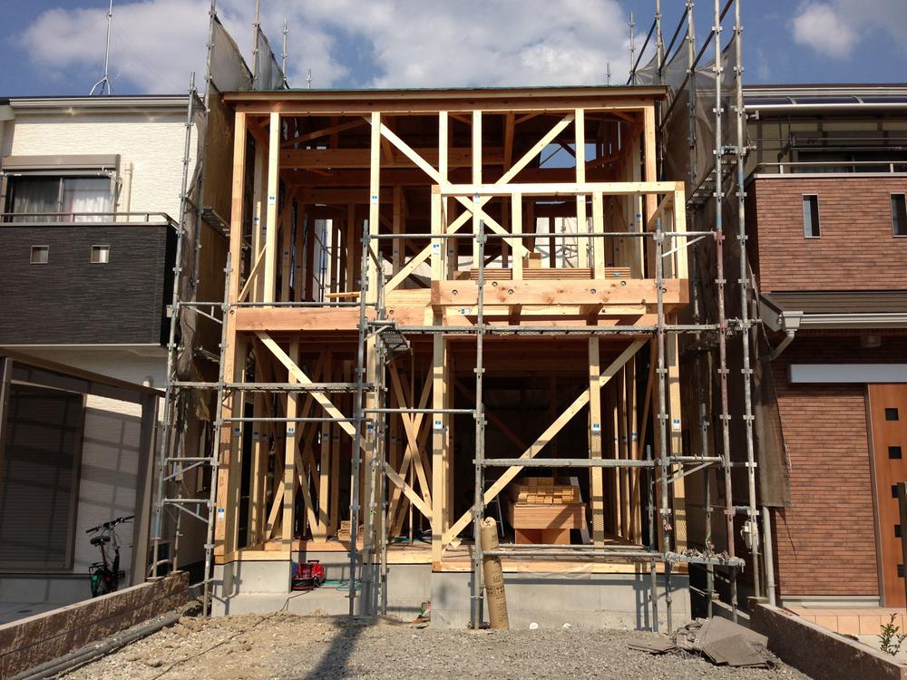 Local appearance photo. Structure tour ・ Finished building Current completion of framework completion that you can see at the same time!