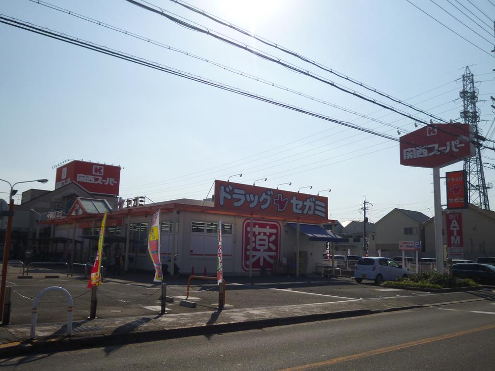 Drug store. Drag Segami Asahigaoka to the store 786m