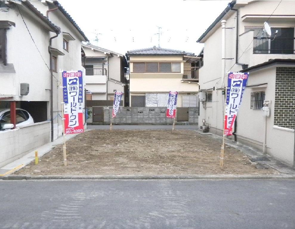 Local photos, including front road. ☆ Spacious front 6m road