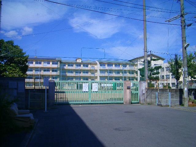 Primary school. Municipal Kitayamahon until elementary school 513m