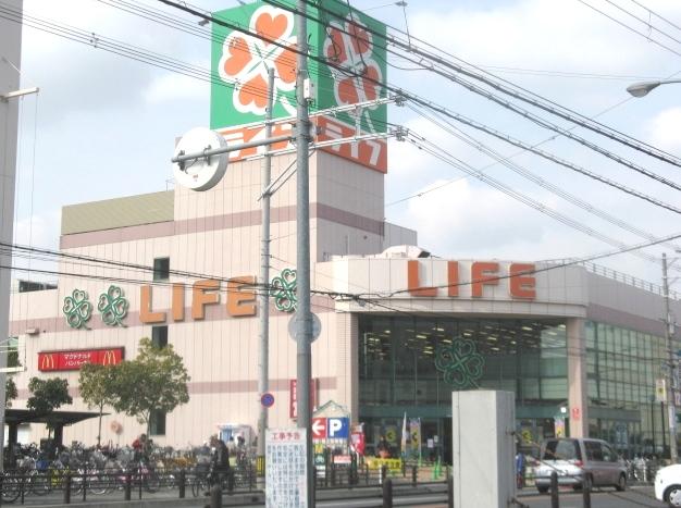 Supermarket. Until Life Shiki shop 210m