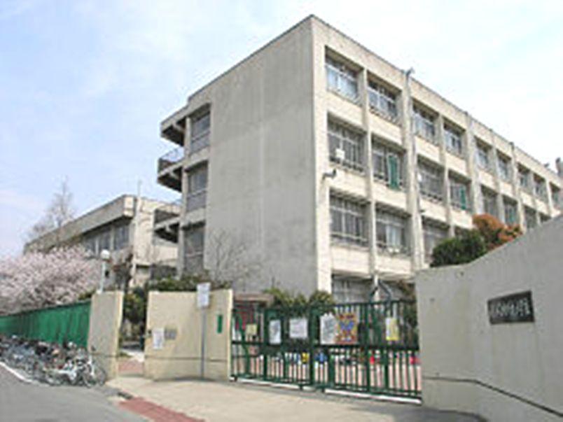 Primary school. 678m until Yao Tatsuakebono River Elementary School
