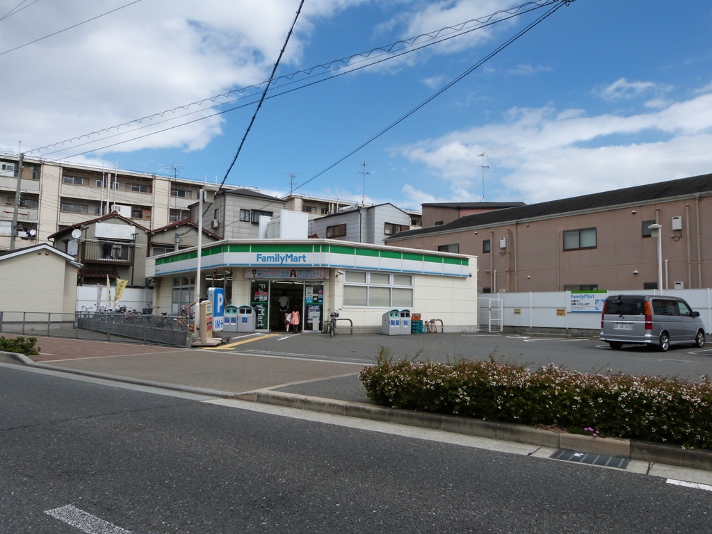 Convenience store. FamilyMart Yao Minamikinomoto store up (convenience store) 790m