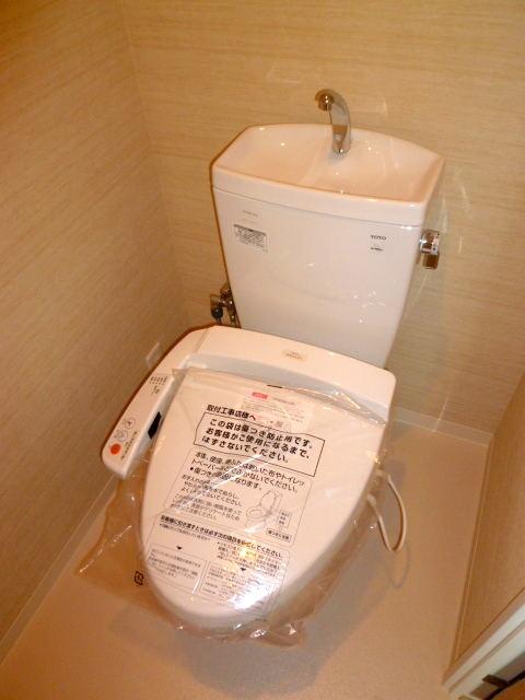 Toilet. Bidet