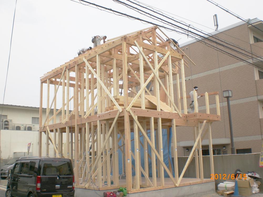 Construction ・ Construction method ・ specification.  The weight of the building is evenly distributed!   Our proud of the core system ・ Boned structure!