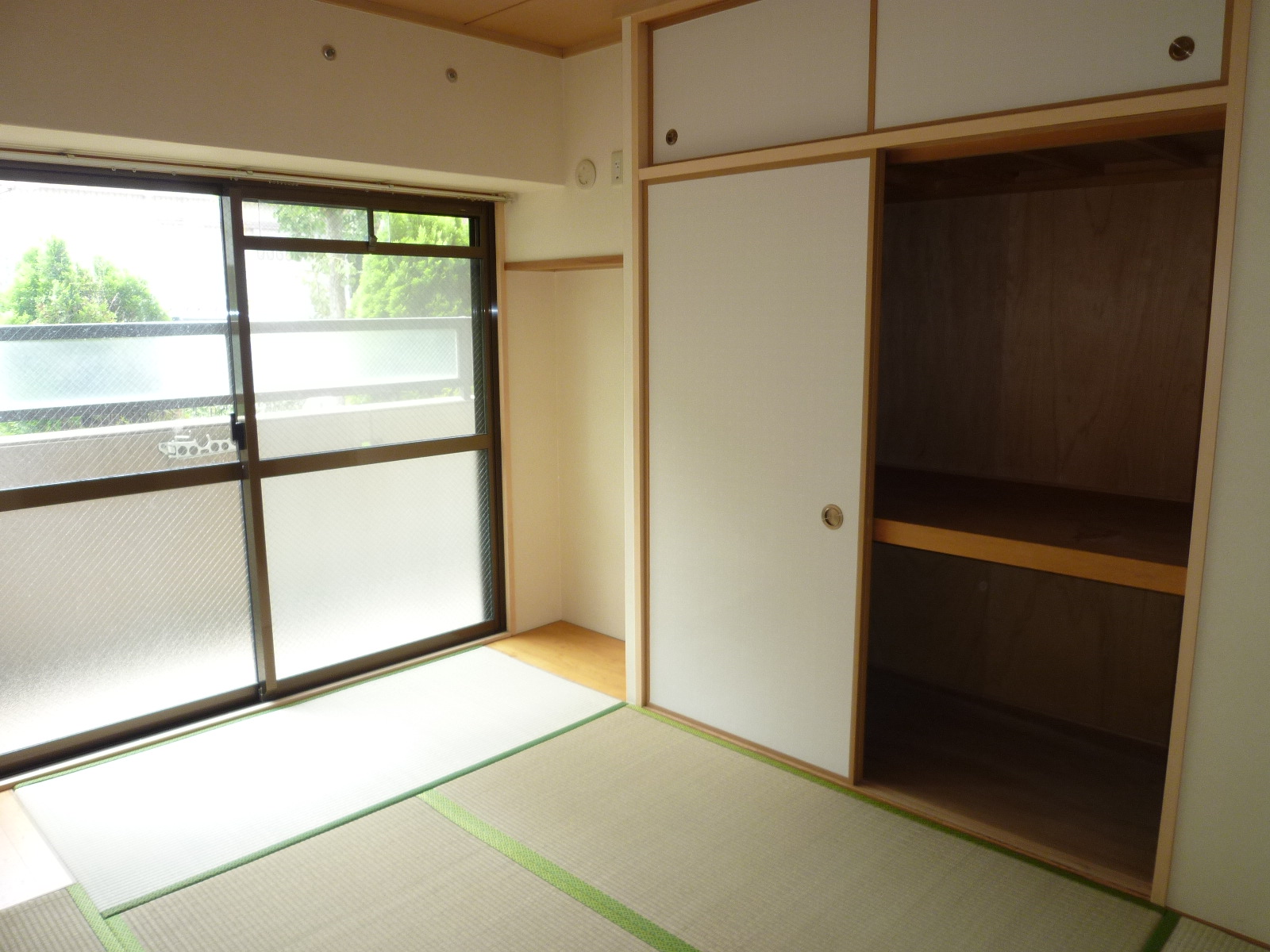 Other room space. Japanese-style room is 6 quires