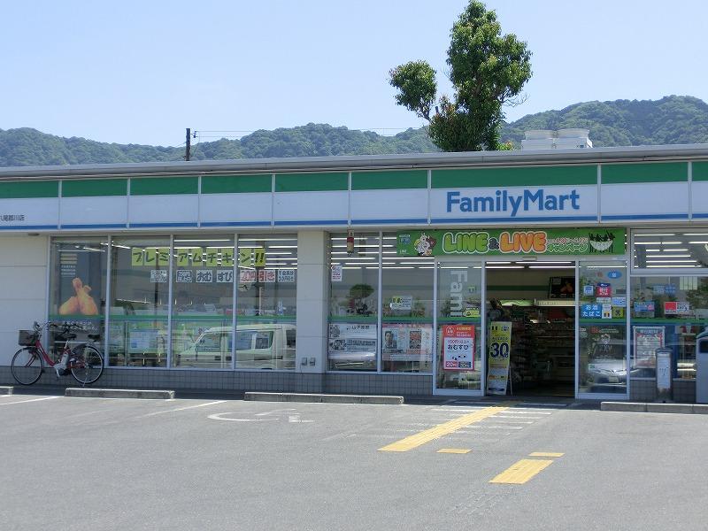Convenience store. 790m to FamilyMart Yao County River store