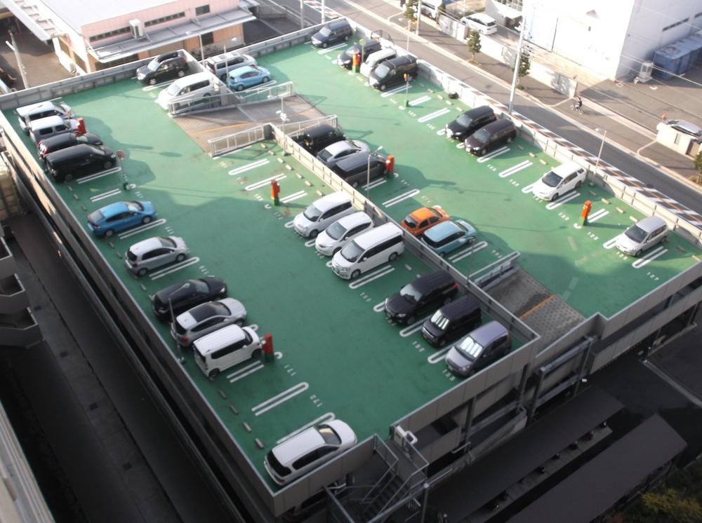 Parking lot. It is self-propelled parking. Although there is no current vacancy, You can use if you can wait on the three-month management contract