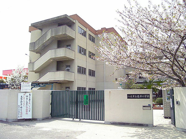 Primary school. Longhua to elementary school (Higashitaishi) (Elementary School) 990m