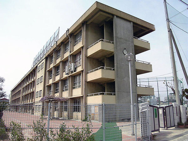 Junior high school. Longhua 1300m until junior high school (Minamitaishido) (junior high school)