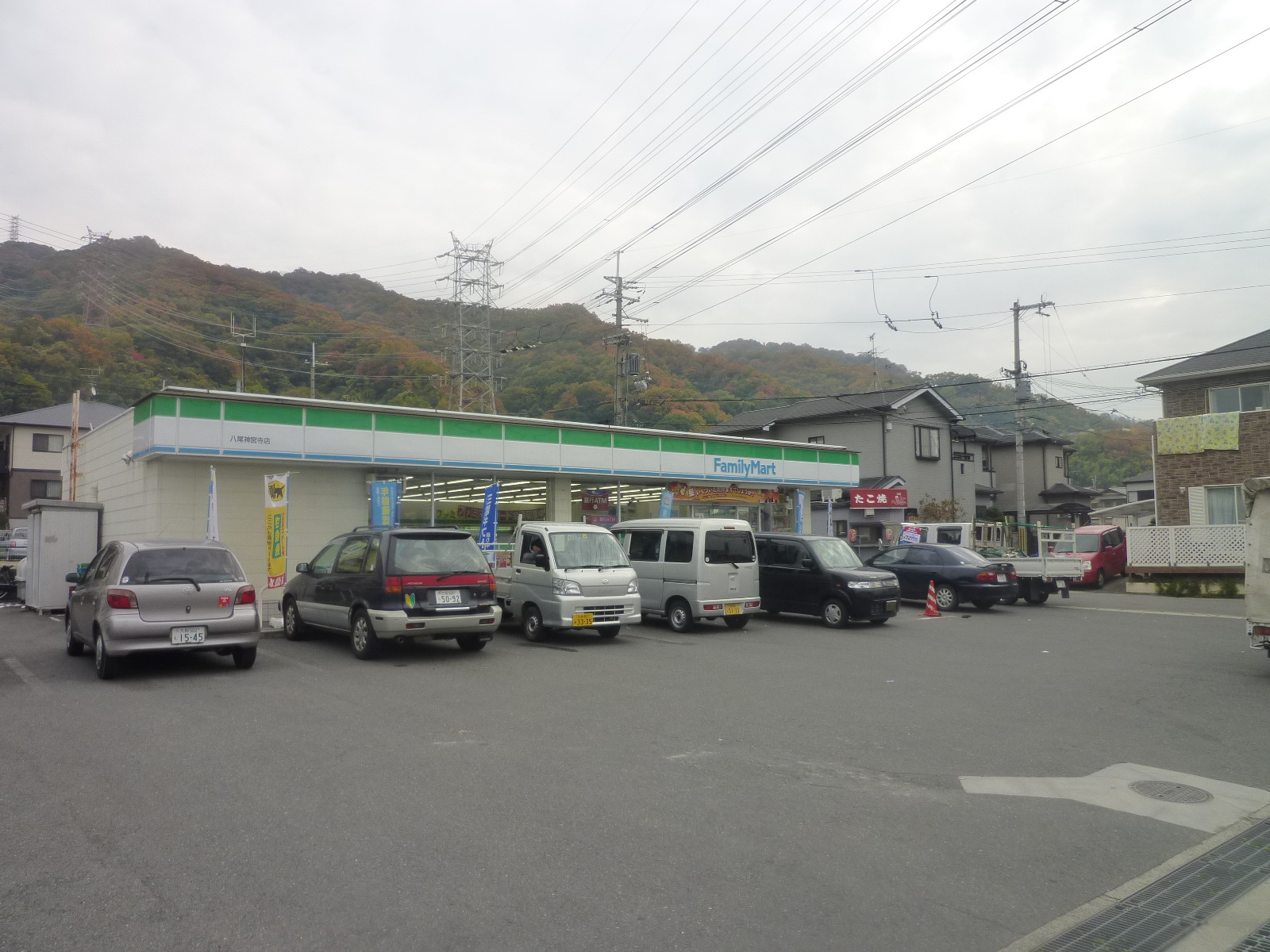 Convenience store. FamilyMart Yao Jinguji store up (convenience store) 572m