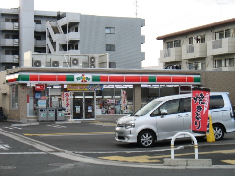 Convenience store. 151m until Thanksgiving Yao Minamikozakaai the town store (convenience store)