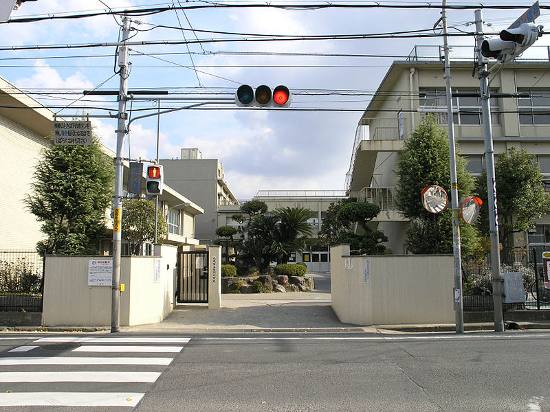 Junior high school. 976m until Yao Tatsuakebono river junior high school (junior high school)