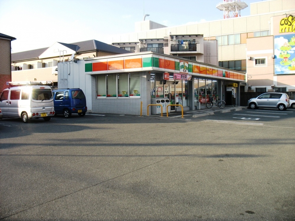 Convenience store. 207m until Thanksgiving Yao Konan-cho store (convenience store)