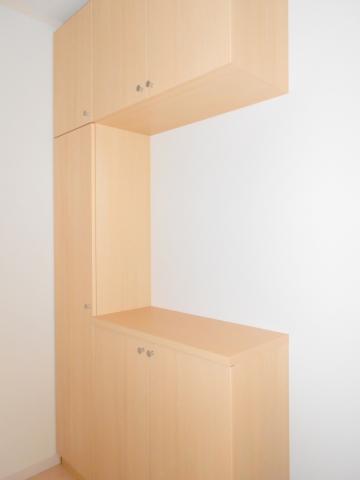 Same specifications photos (Other introspection). There is also a front door storage