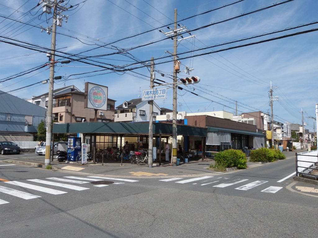 Supermarket. 1598m until Super Maruhi Yoogi store (Super)