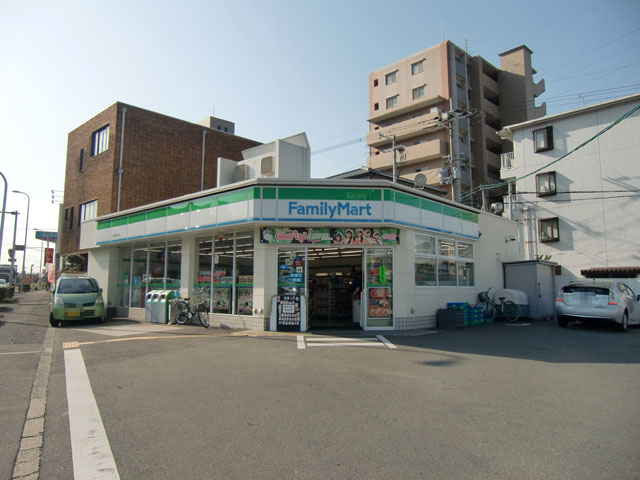 Convenience store. FamilyMart Yao Takayasu cho store (convenience store) to 489m