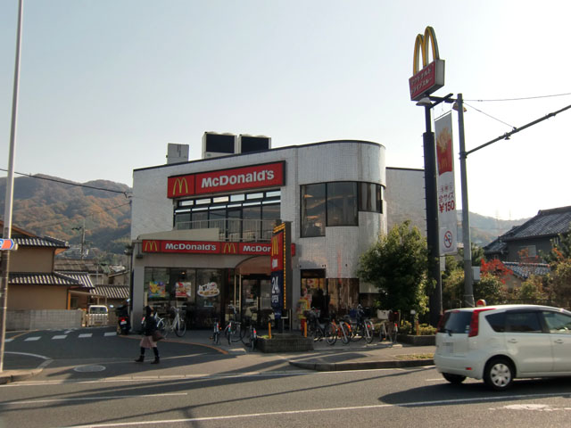restaurant. McDonald's outside the ring Kyokoji store up to (restaurant) 494m