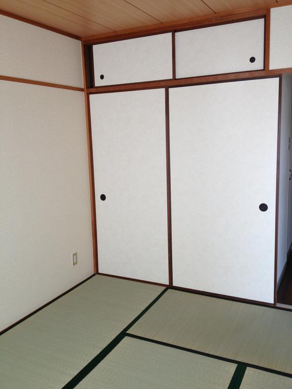 Other room space. Japanese-style room to settle