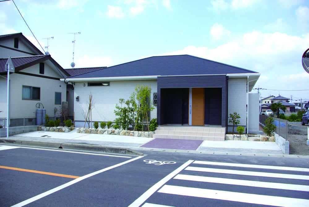 Local photos, including front road. Local (March 2013) Shooting