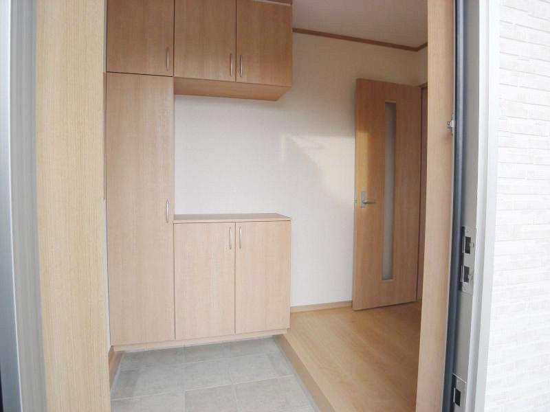 Entrance. Entrance storage (November 2013) Shooting