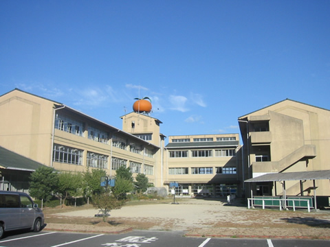 Primary school. 1310m to Karatsu Municipal Seiwa elementary school (elementary school)