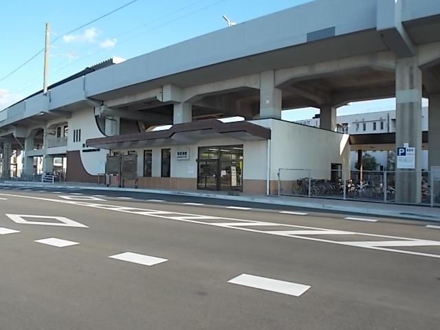 station. 4000m to Higashikaratsu Station