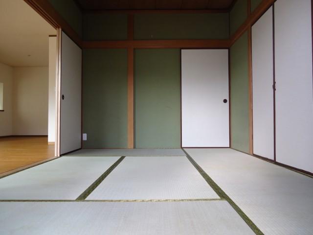 Other introspection. Japanese-style room to settle