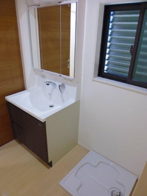 Wash basin, toilet. Isomorphic type