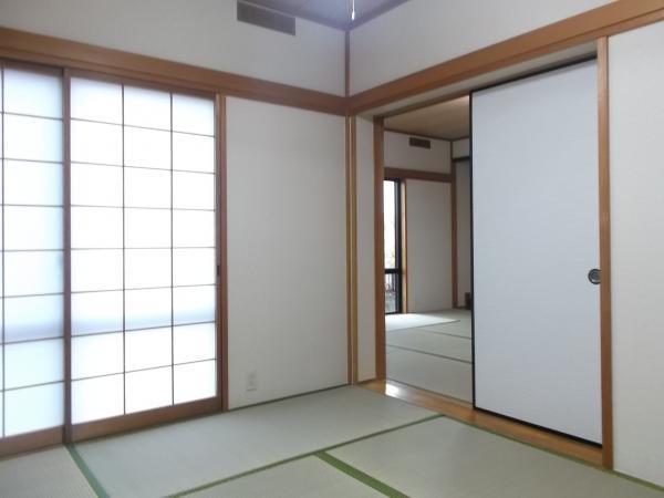 Non-living room. Also has a lush tatami and renovation is complete
