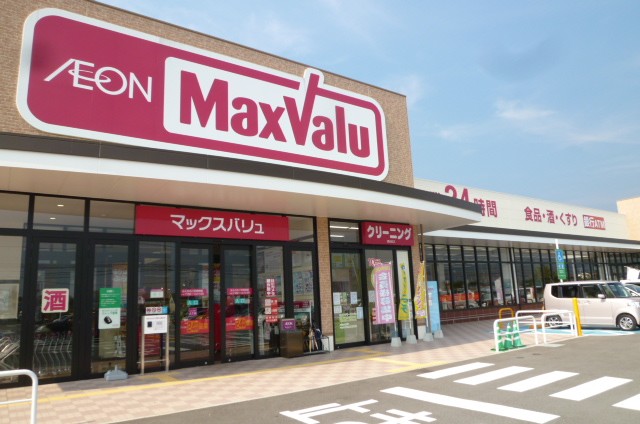 Supermarket. Makkusubaryu Tosu village Tamachi store (supermarket) to 3400m