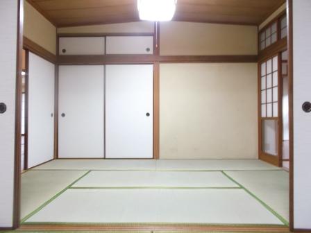 Non-living room. Space of calm drifting smell of tatami