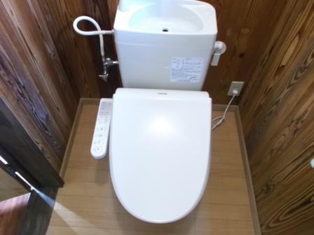 Toilet. Hot water-cleaning toilet seat exchange already