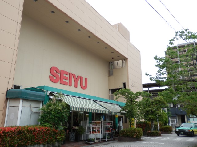 Supermarket. 300m until SEIYU (super)