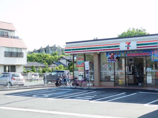 Convenience store. Seven-Eleven Saga castle 2-chome up (convenience store) 600m