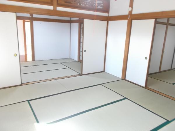 Non-living room. Luxury Japanese-style room of 3 between the continuance not found in other housing