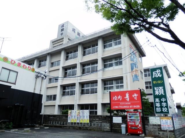 Junior high school. 1200m until 頴中 school