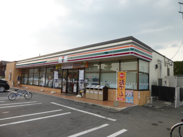 Convenience store. Seven-Eleven Saga Akamatsu-cho store (convenience store) to 200m