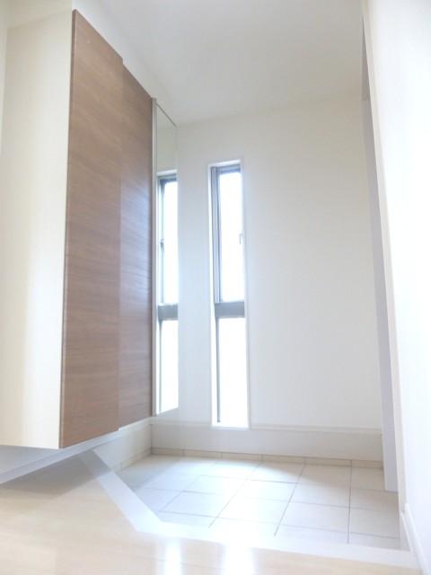 Entrance. Spacious entrance