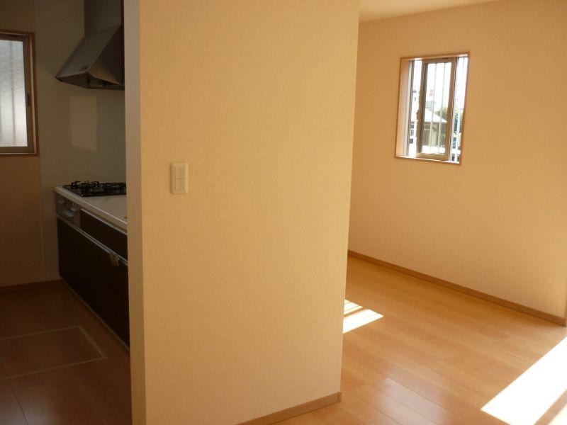 Living. Face-to-face kitchen