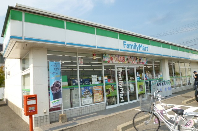 Convenience store. 300m to FamilyMart Tosu Honcho store (convenience store)